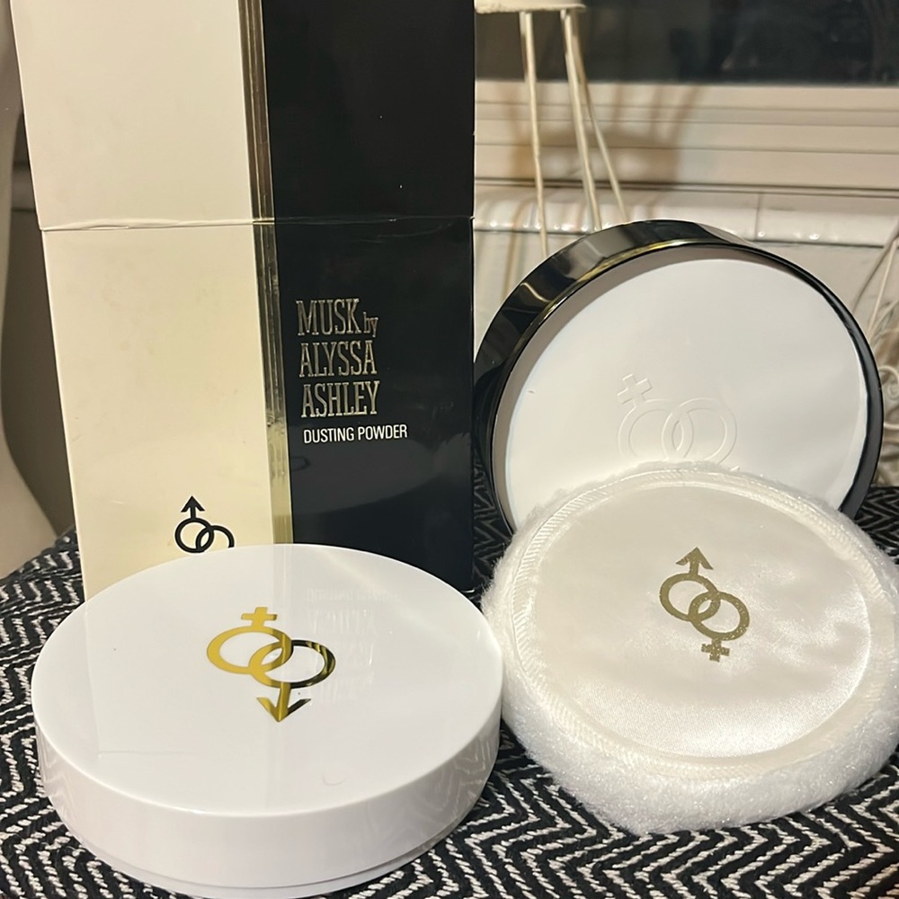 Vintage musk dusting powder by Alyssa Ashley